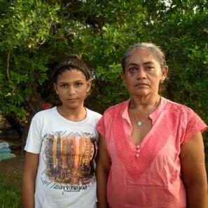 When oriana (right) and her daughter, joelbi, fled to colombia, they found themselves with both less and more than they bargained for: living under a bridge with a large, surrogate family of equally desperate venezuelan refugees.