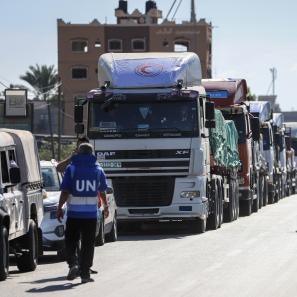 Aid trucks crossing hafah into gaza. photo by ahmad salem/bloomberg via getty images